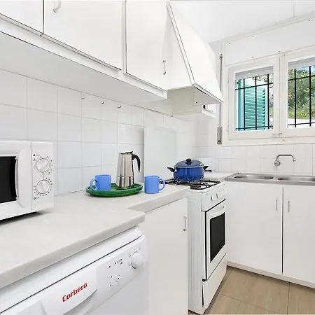 Geranis Apartment *